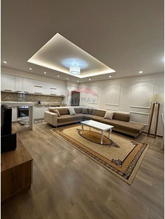 Jepet me qira apartament 2+1 te Liqeni i Thate