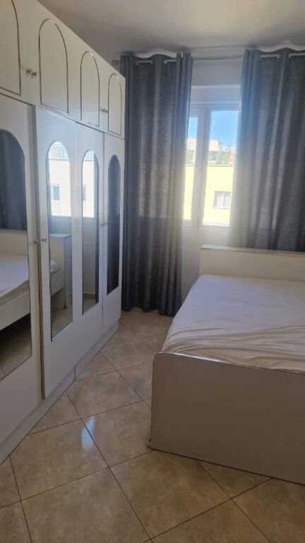 AFFITTASI APPARTAMENTO 2+1+BALCONE (DIETRO IL CENTRO GLOBE AL TUNNEL)