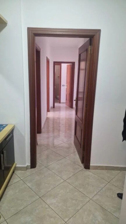AFFITTASI APPARTAMENTO 2+1+BALCONE (DIETRO IL CENTRO GLOBE AL TUNNEL)