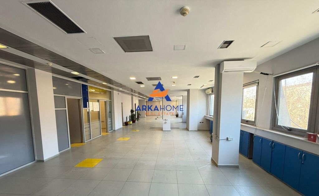 LOCALE COMMERCIALE IN VENDITA 915M2 "ALLA STRADA DI KAVAJA" 2.244.200 EURO
