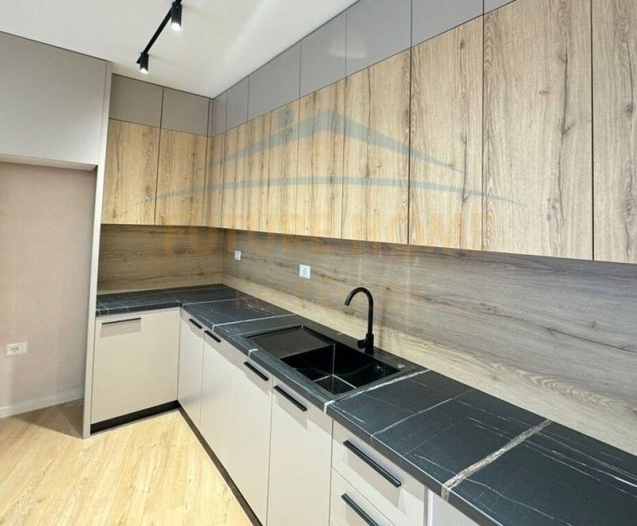 .Shitet, Apartament 2+1+2, Unaza e Re