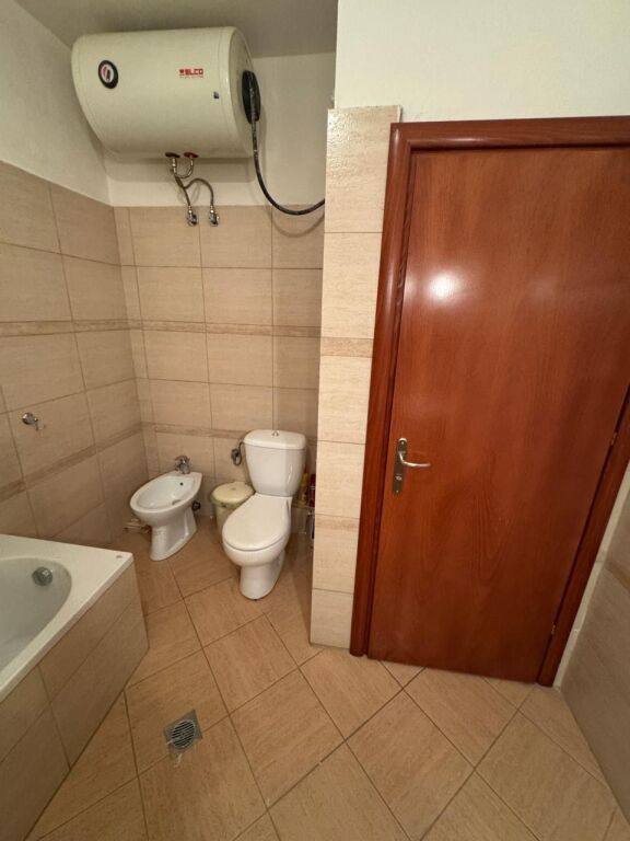 Appartamento 1+1 a Sarandë, 55 m², vista mare, pronto per abitare