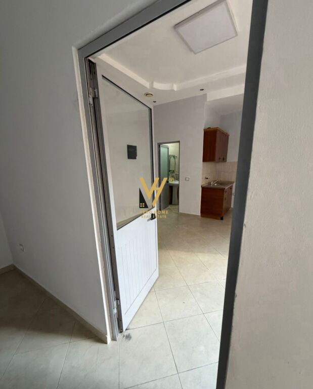 LOCALE COMMERCIALE 40 M2 IN AFFITTO PRESSO LA PROCURA 39.000 LEKE