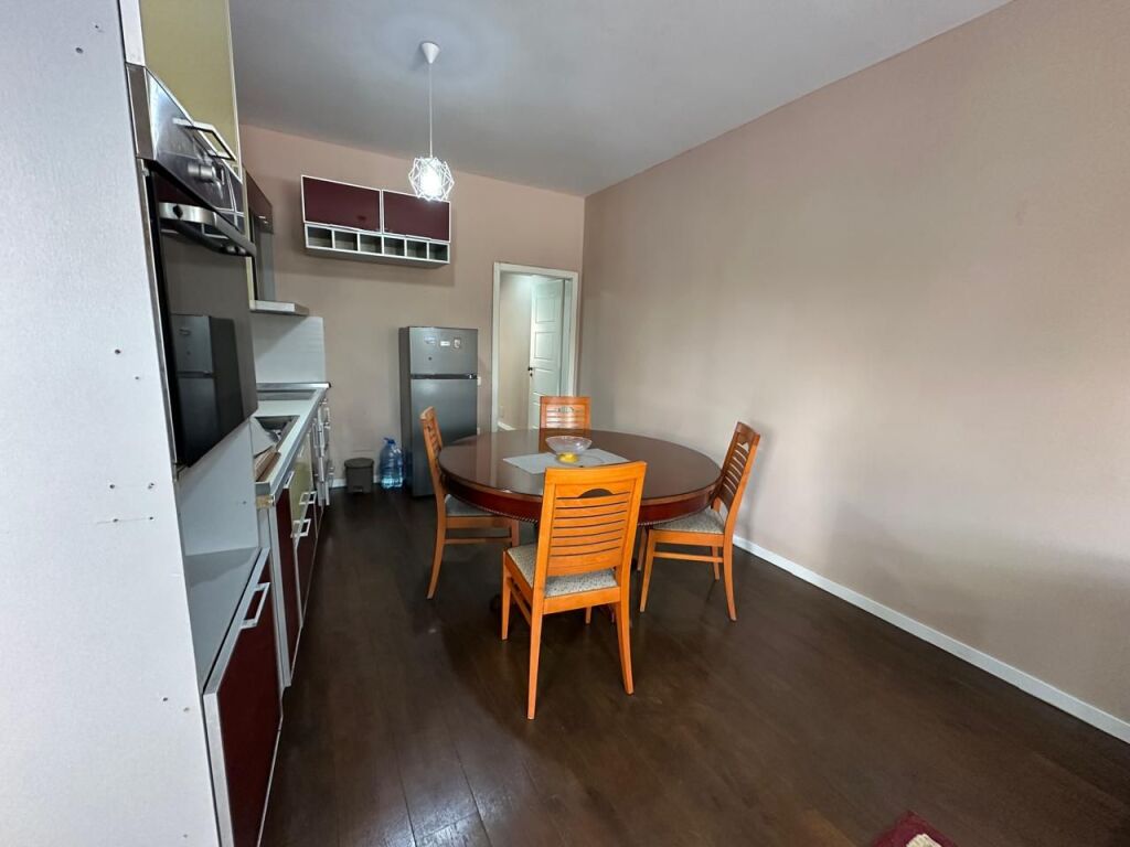 🏠Vicino alla scuola elementare Mihal Grameno, si affitta il primo piano di una villa 2+1, arredata, 50.000 Leke