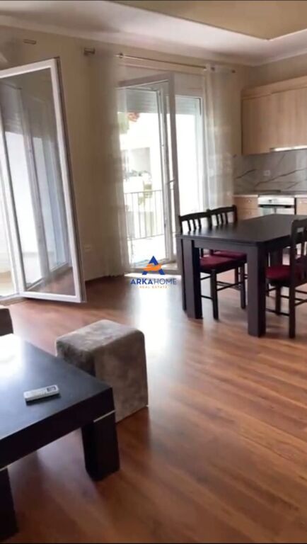 JEPET APARTAMENT ME QERA 2+1+2 BALLKONE "RRUGA 5 MAJI" 55.000 LEKE