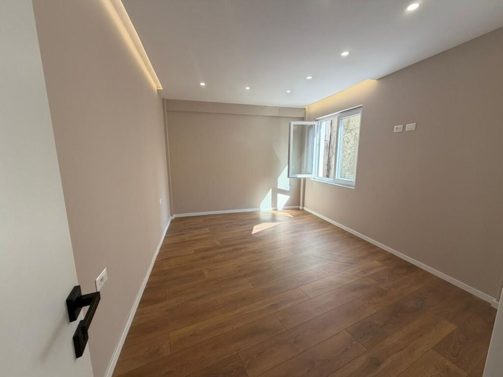 Vendo appartamento 1+1, a Mine Peza, Tirana