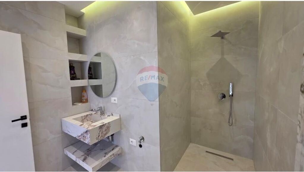 🌊 Appartamento 2+1+2 in Vendita – Lungomare, Vlora