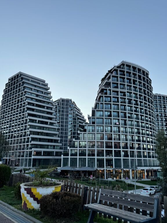 Negozio in affitto, Lake View Residences!