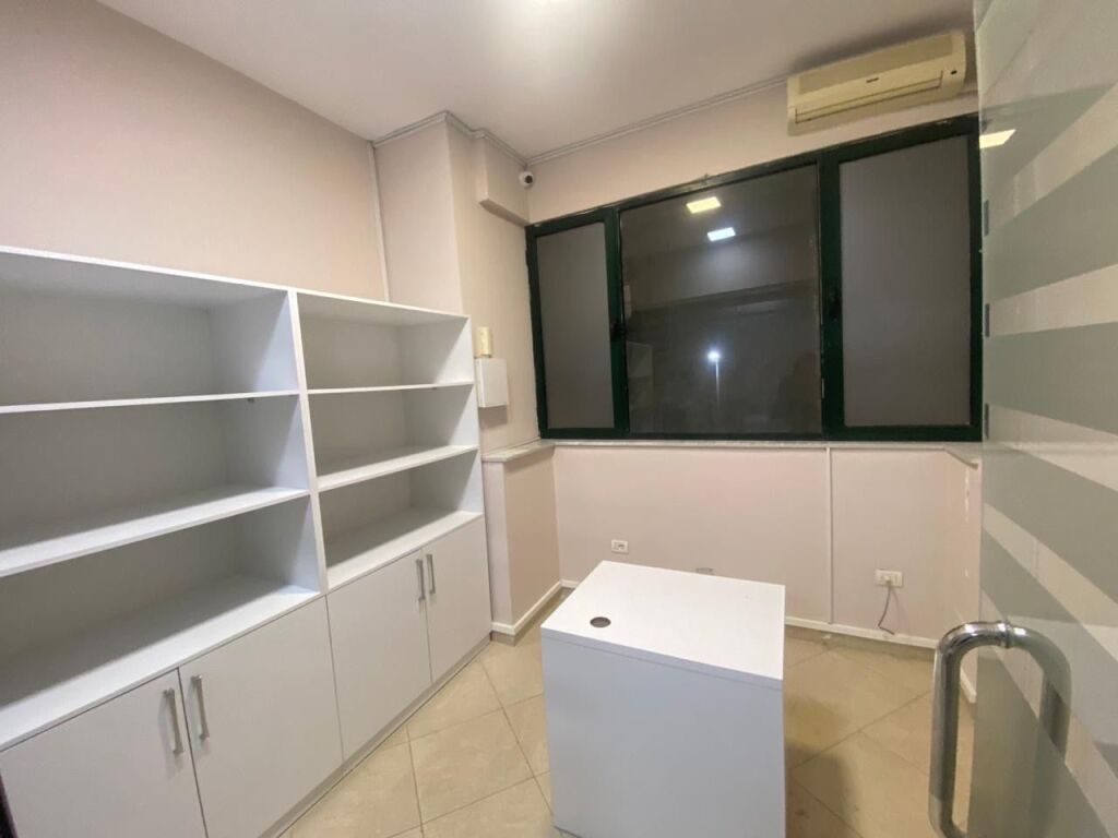 Locale commerciale in affitto, 21 Dhjetori, per cliniche ecc