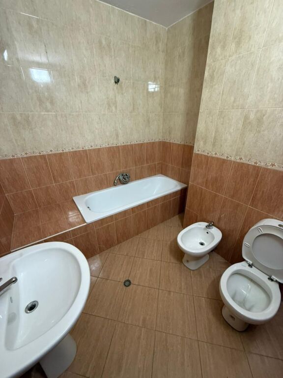 Ish-Bllok, Ufficio in Affitto - 2+1+2