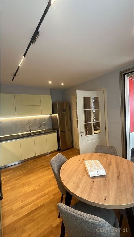 APARTAMENT 3+2 ME QIRA TEK LIQENI I TIRANES