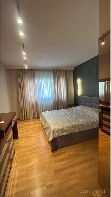 APARTAMENT 3+2 ME QIRA TEK LIQENI I TIRANES