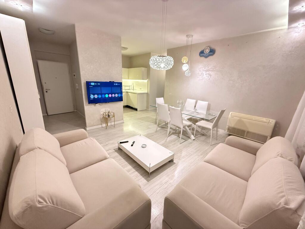 📣Jepet me qera apartament 2+1+2 tualete  📍Adresa: Liqeni i Thate, Kompleksi Fz✨💰 Çmimi:700€/muaj