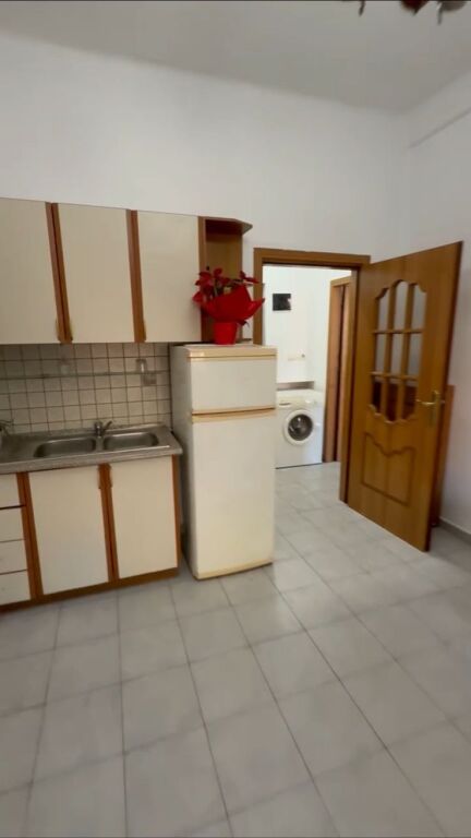 UFFICIO IN AFFITTO 50 M BLLOK 60.000 LEKE