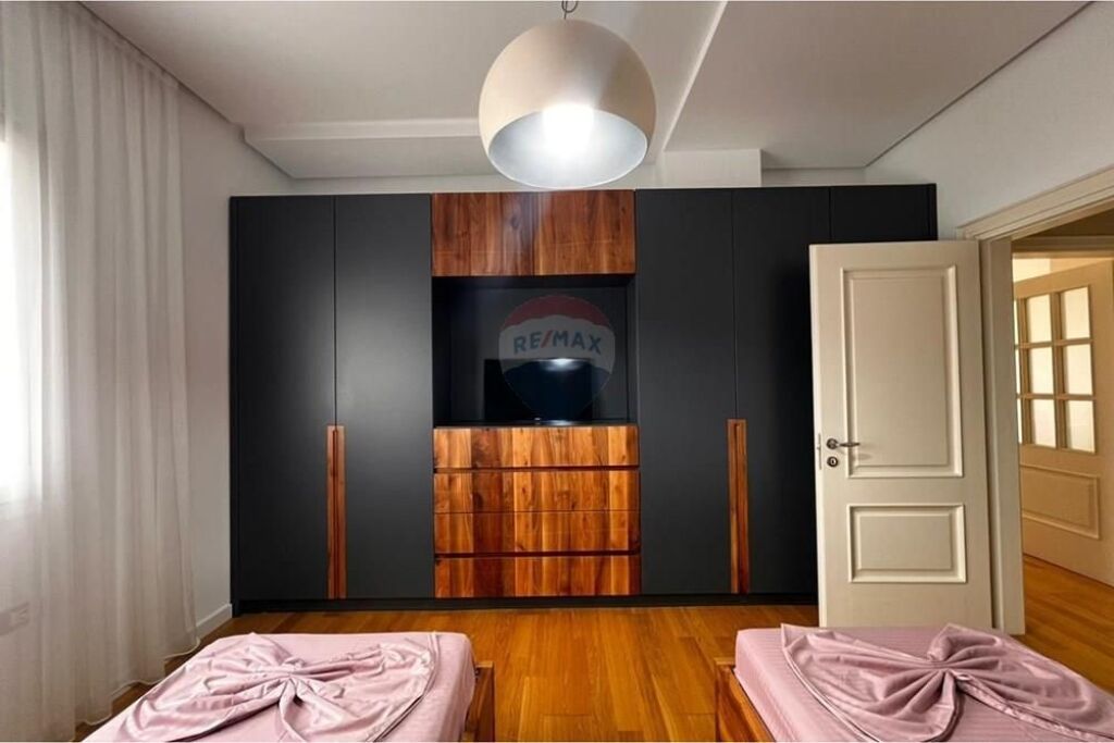 Apartment - For Rent - Botanical Garden, Tirana