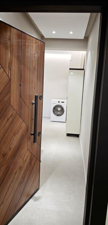 Jepet me qera apartament 2+1 ne Porcelan prane UET-se.