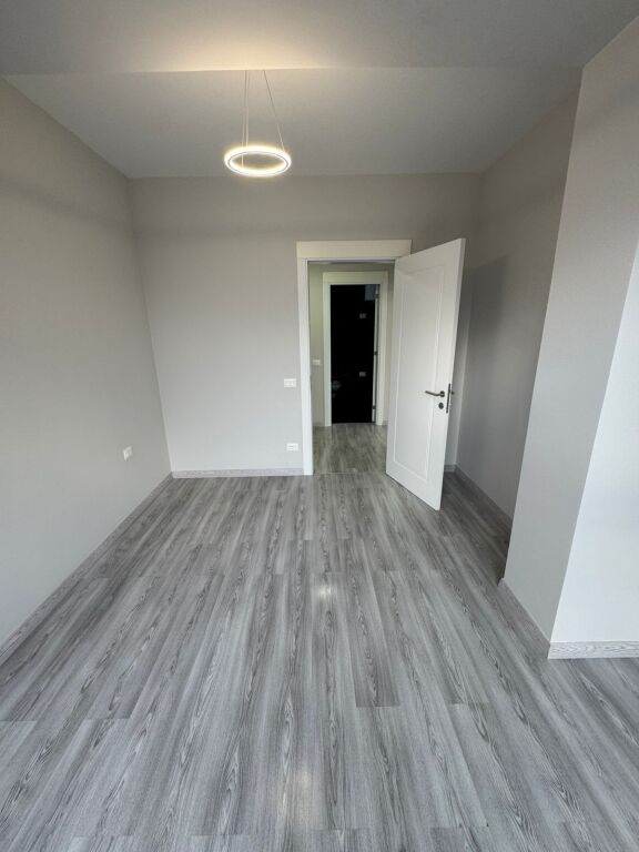 1+1,unfurnished for office or residence, near the intersection new boulevard, 500 euros
