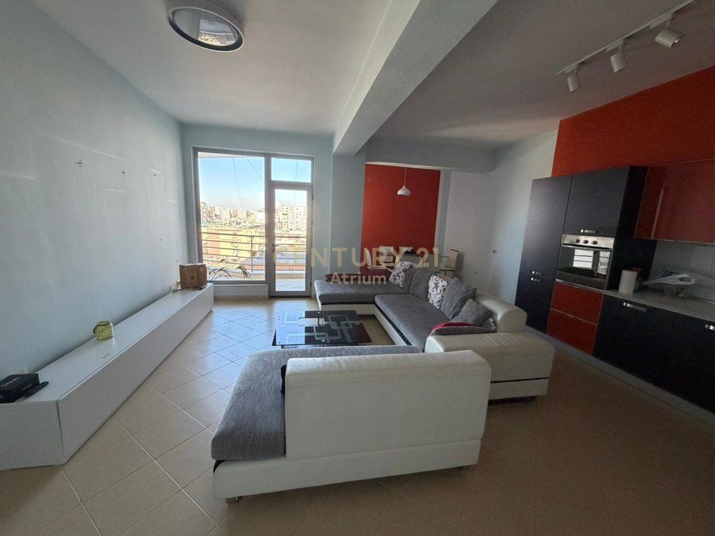 VENDIAMO APPARTAMENTO 2+1+2 VICINO A GLOBE, VIA KAVAJËS