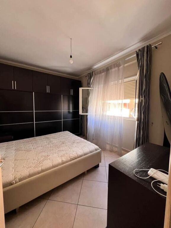 Apartament 1+1 përballë Delijorgjit!
