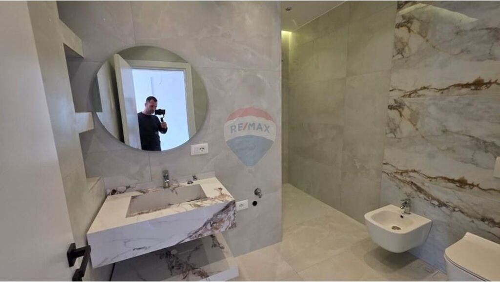 🌊 Appartamento 2+1+2 in Vendita – Lungomare, Vlora