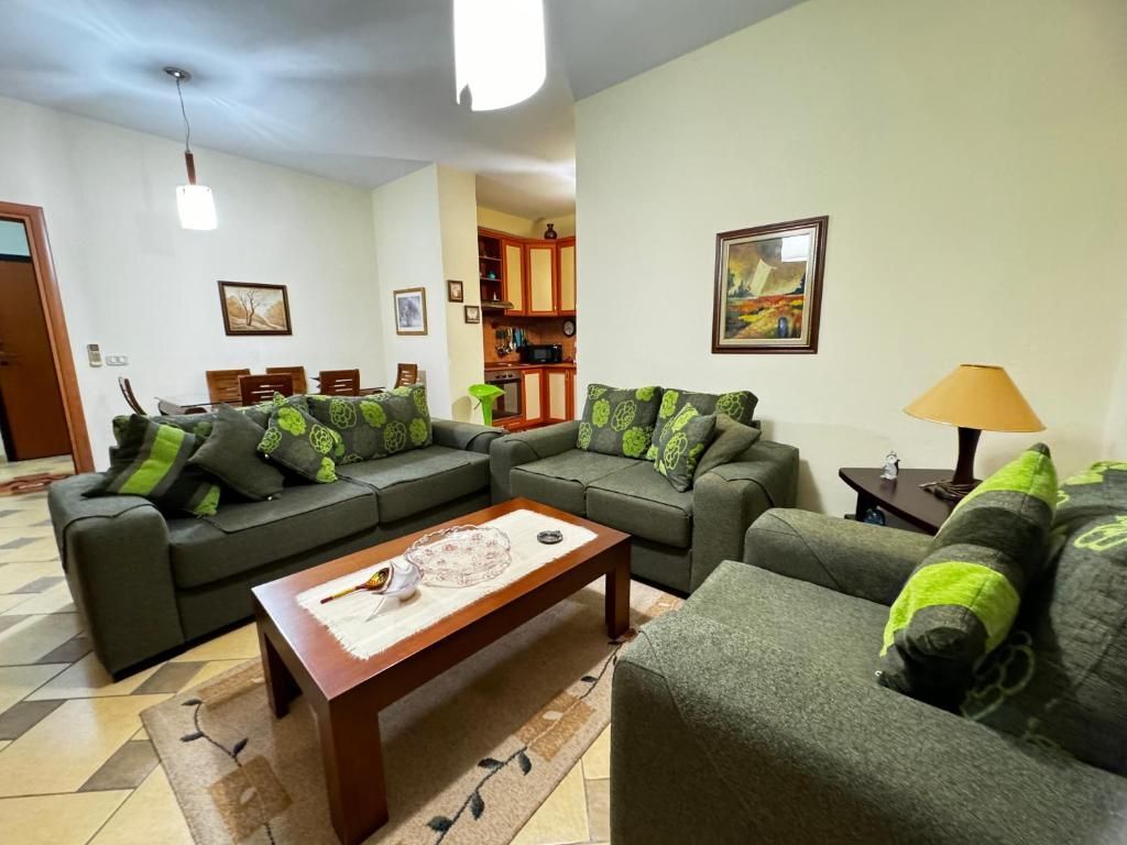 APARTAMENT 2+1+2 NE SHITJE PROKURORIA E PERGJITHSHME, TIRANE!