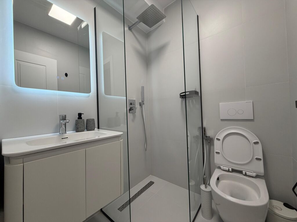 In vendita 2 appartamenti 1+1 investiti a 21 Dhjetori