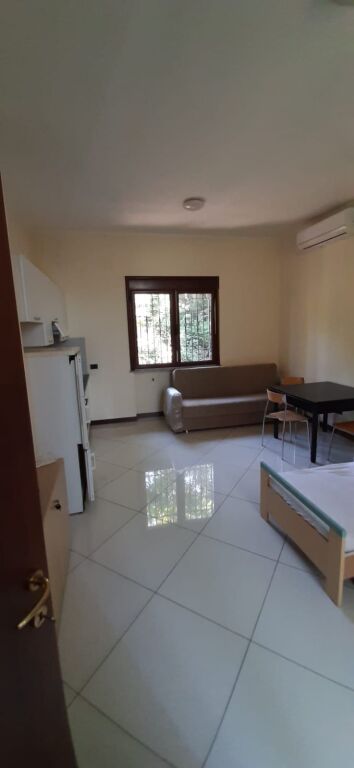 🏢Ish Kinostudio,prane Kopshtit  Lala jepet me qera garsoniere 35m2,e mobiluar.30,000LEKE
