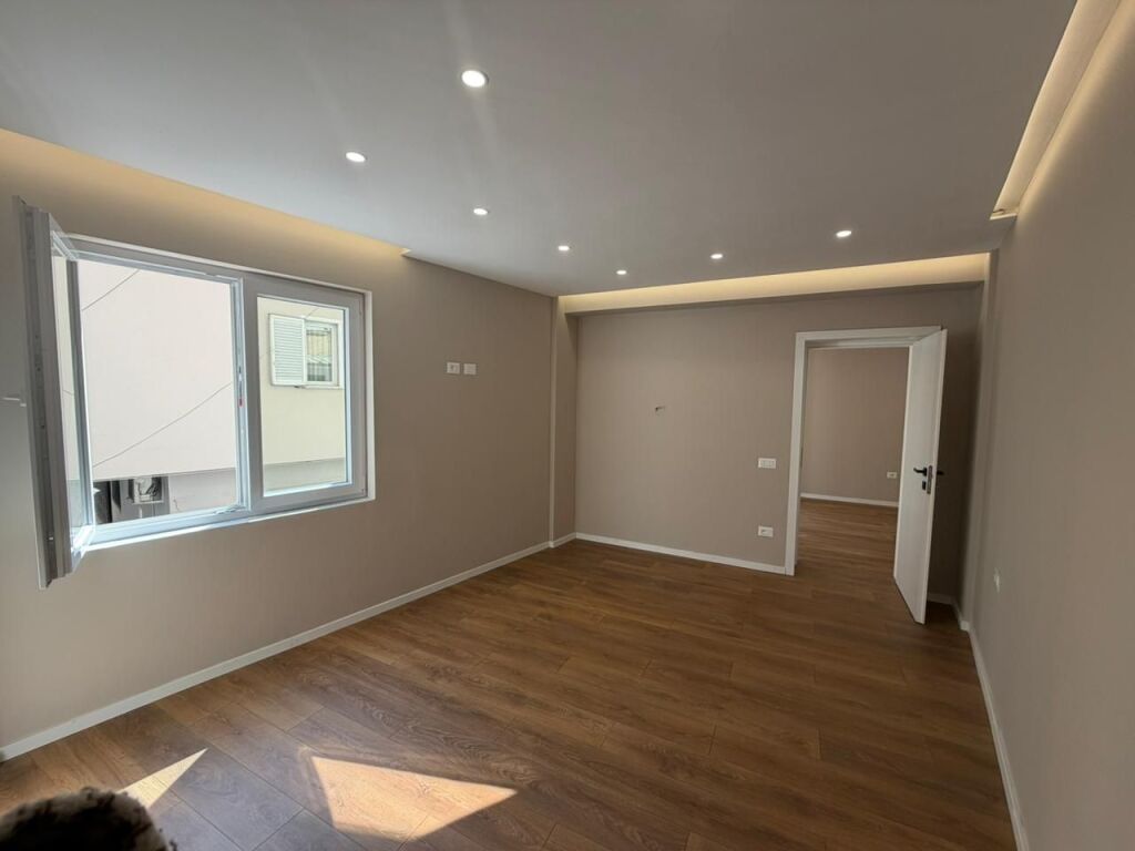 Vendo appartamento 1+1, a Mine Peza, Tirana