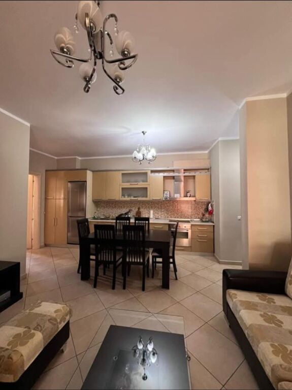 Apartament 1+1 përballë Delijorgjit!
