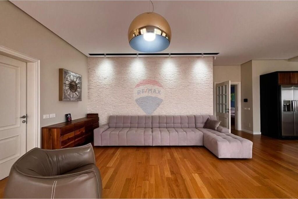 Apartment - For Rent - Botanical Garden, Tirana