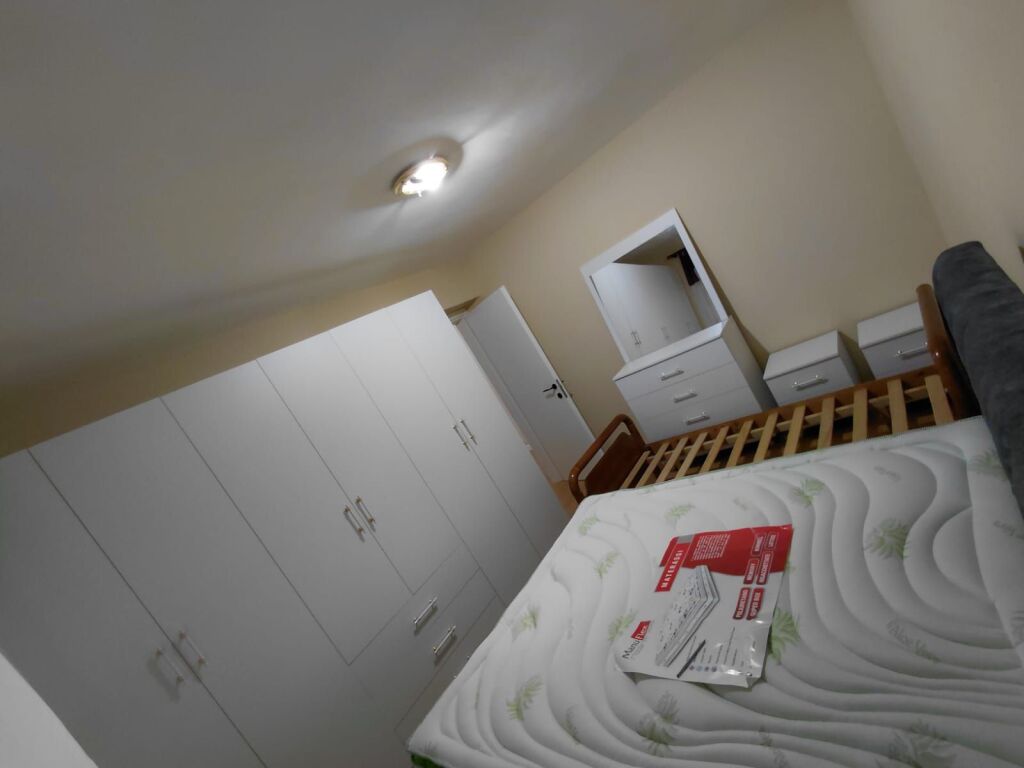 Jepet Apartament me Qira 1+1 tek Rruga e Dibrës !