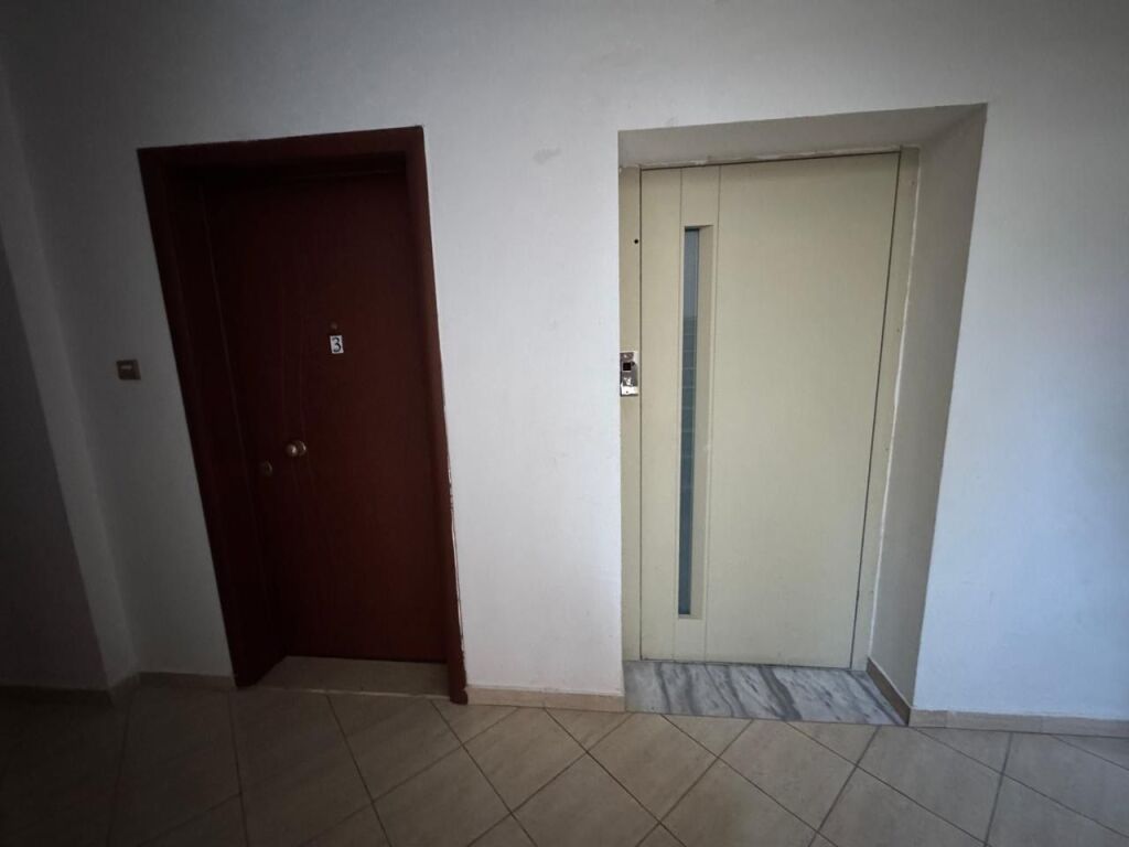 Appartamento 1+1 a Sarandë, 55 m², vista mare, pronto per abitare