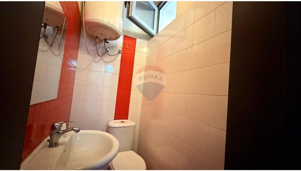 Zyrë - Për Qira - Ish Ekspozita, Tiranë