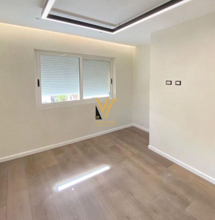 JEPET ZYRE 72 M2 ME QIRA TE KIKA 1, KOMUNA E PARISIT 750 EURO