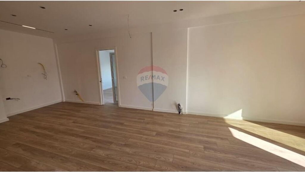 🌊 Appartamento 2+1+2 in Vendita – Lungomare, Vlora