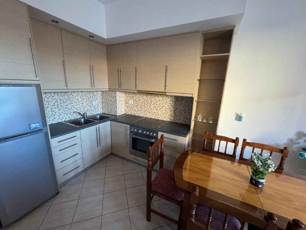 Appartamento 1+1 a Sarandë, 55 m², vista mare, pronto per abitare