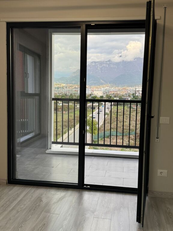1+1,unfurnished for office or residence, near the intersection new boulevard, 500 euros