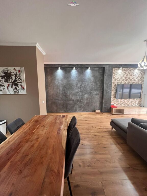 Appartamento In Affitto 2+1 Vicino Al Giardino Botanico (ID B2201607) Tirana