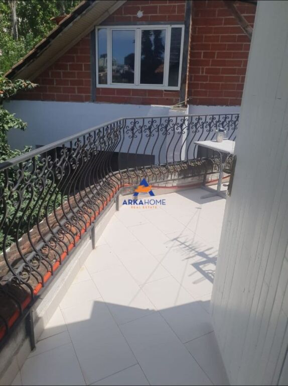 JEPET GARZONJERE ME QERA 30 M2 "STADIUMI AIR ALBANIA" 39.000 LEKE