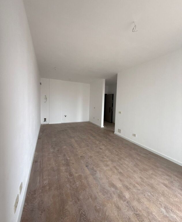Zyrë me Qira 1+1 – Rezidenca Mine Peza, prane Qendre