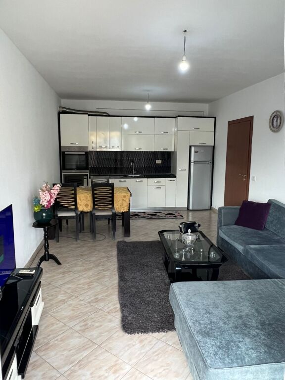 Qera: Apartament 1+1  i mobiluar kati 6 ,72 m2 Cmimi 400 euro