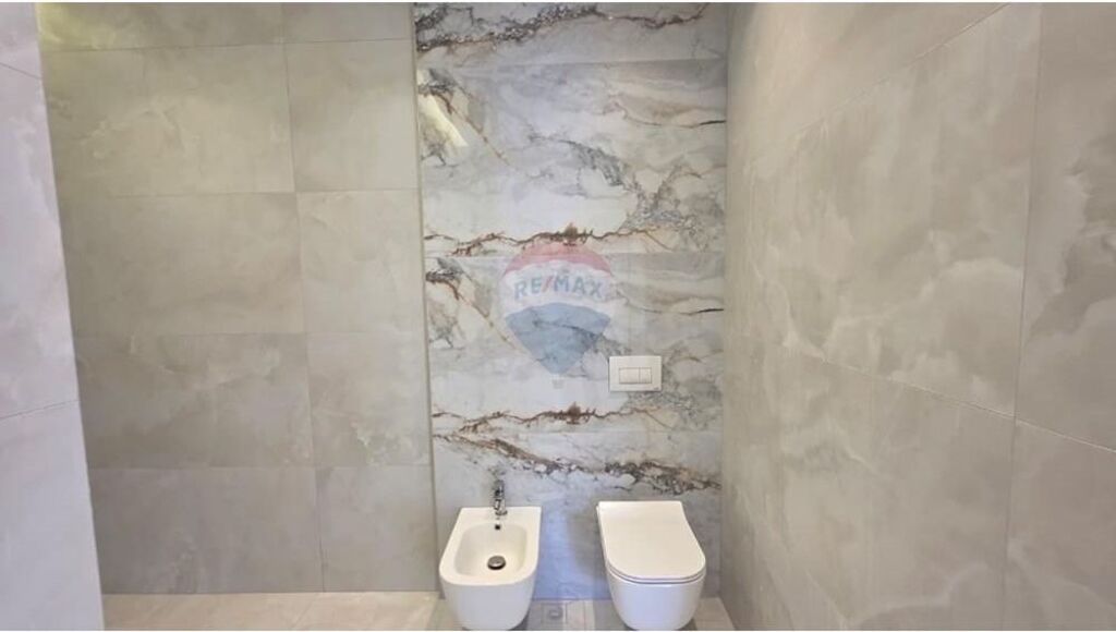 🌊 Appartamento 2+1+2 in Vendita – Lungomare, Vlora