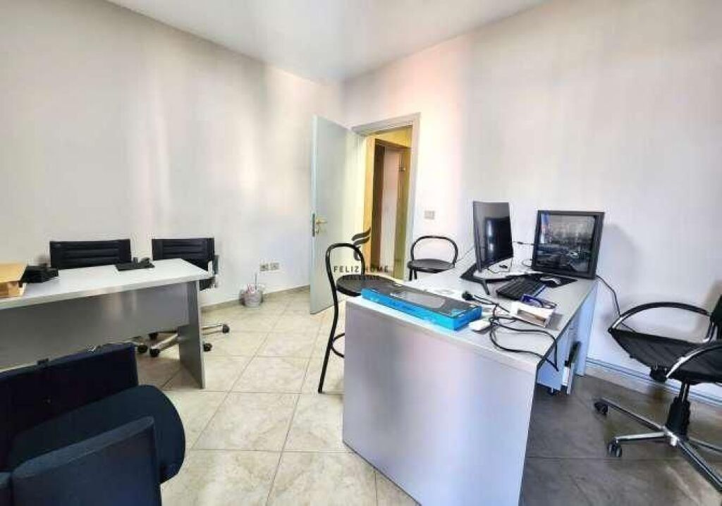 OFFICE FOR RENT 30 M2 WILLSON SQUARE 35,000 LEKE FH-58100
