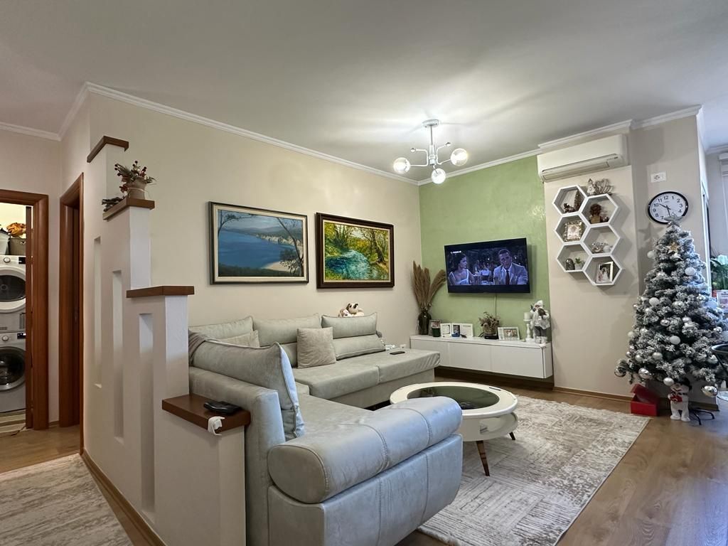 Apartament me qera