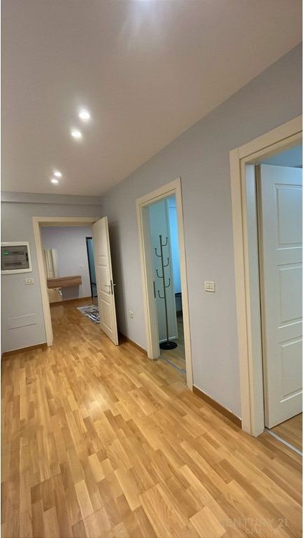 APARTAMENT 3+2 ME QIRA TEK LIQENI I TIRANES
