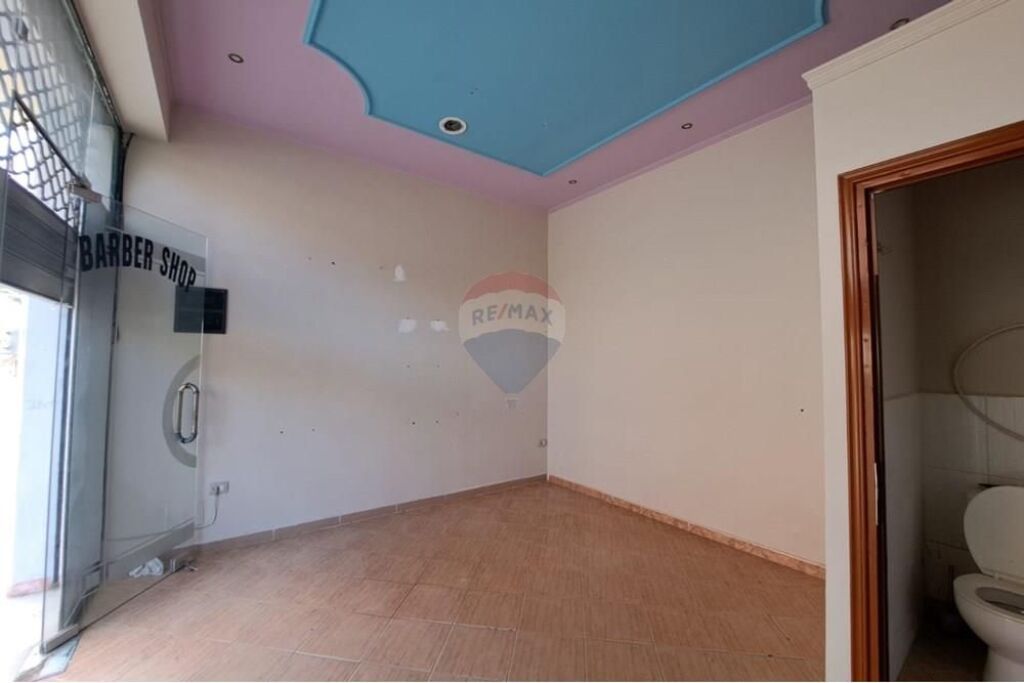 🏬 Shop for Sale – Near the Municipality, Vlora