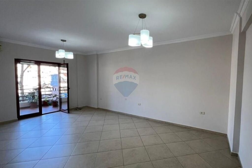Zyrë - Për Qira - Rruga e Kavajës, Tiranë