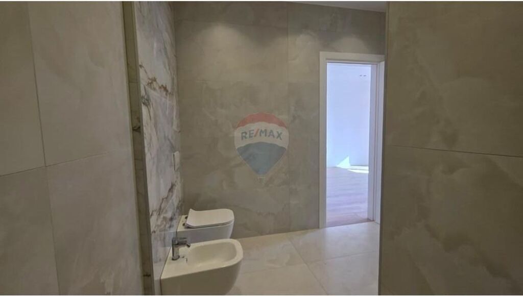 🌊 Appartamento 2+1+2 in Vendita – Lungomare, Vlora