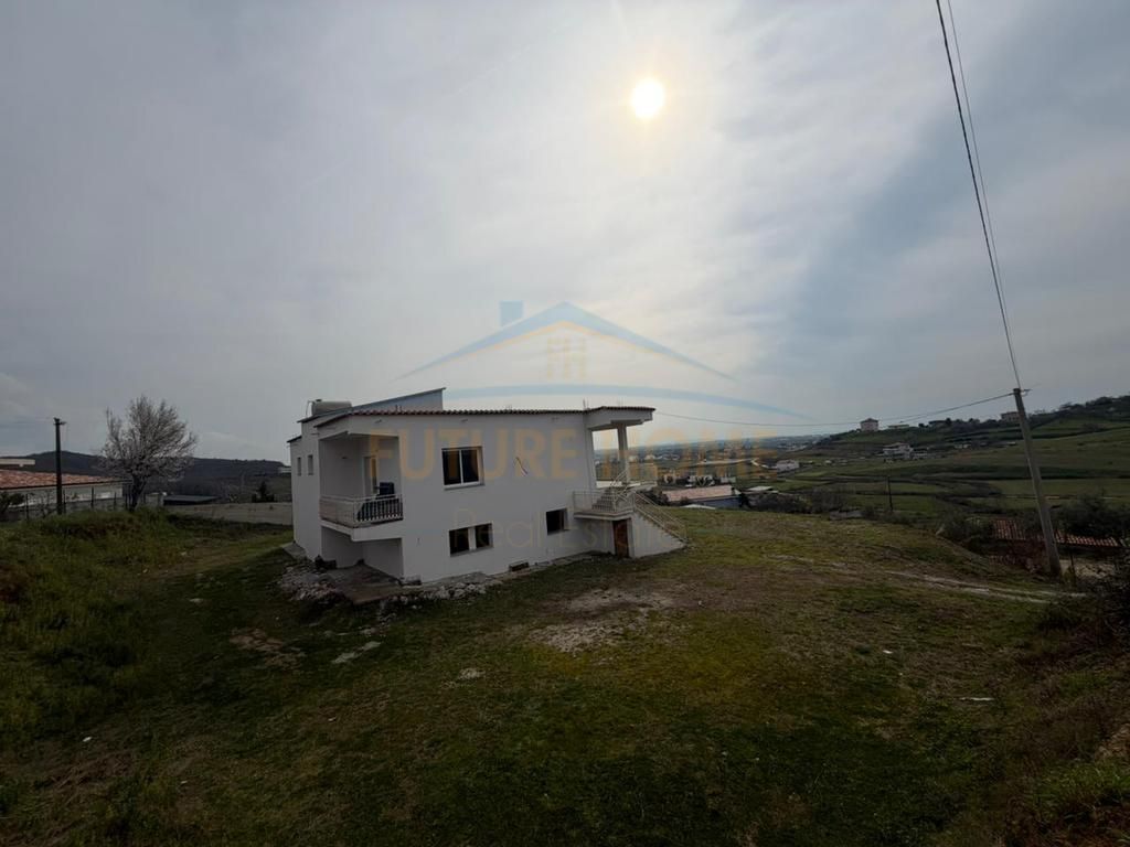 In vendita, edificio a 2 piani + terreno, Gjiri i Lalzit.