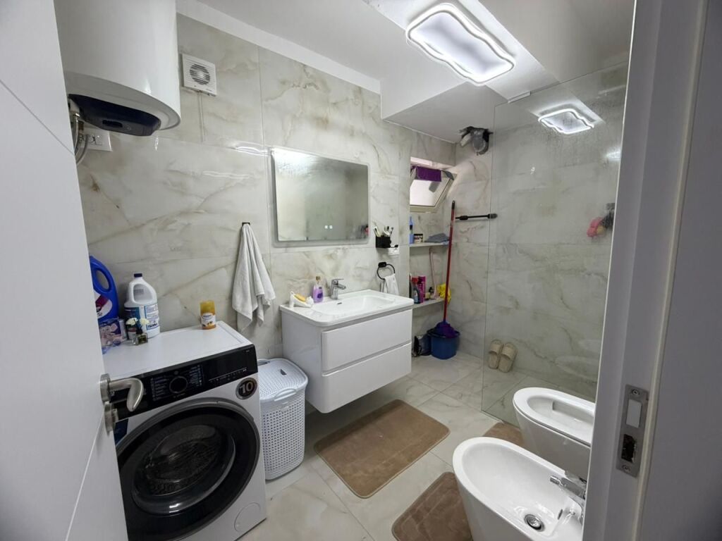 Qera, Apartament 2+1, 21 Dhjetori